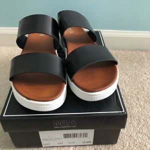 Mia Saige Black Sandal w/ Raised White Sole - NEW!